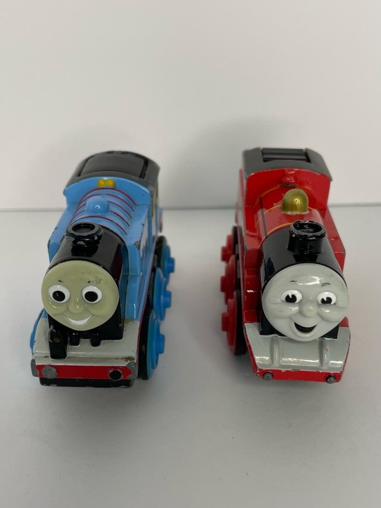 Thomas & Friends Other - Vintage Thomas And James Motorized Train Engines Die Cast 2001-2002 ✔️Flaws